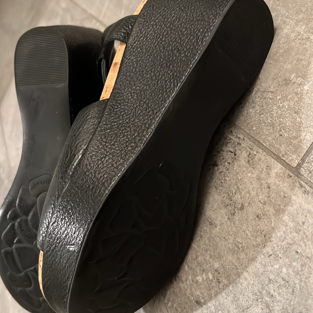 KORK-EASE KIERN LEATHER WEDGE SANDAL - Picture 10 of 10